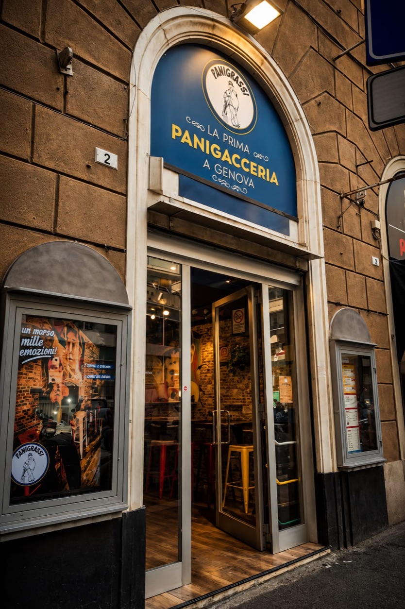 Ingresso di Panigrassi, La prima panigacceria a Genova, Via V Dicembre