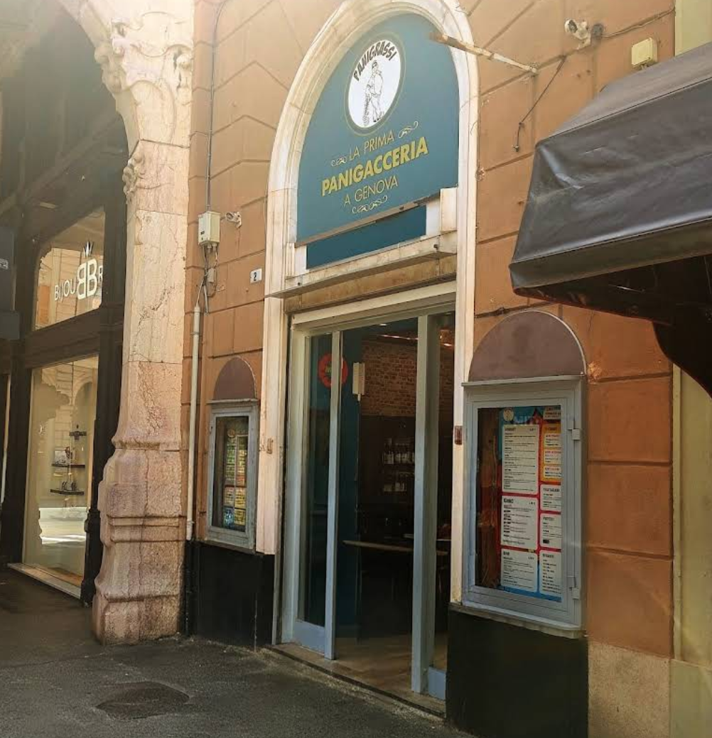 Ingresso di Panigrassi, La prima panigacceria a Genova, Via V Dicembre